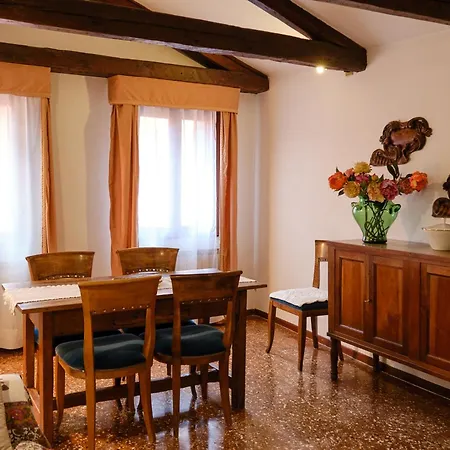 Palazzetto San Lio, Rialto-2